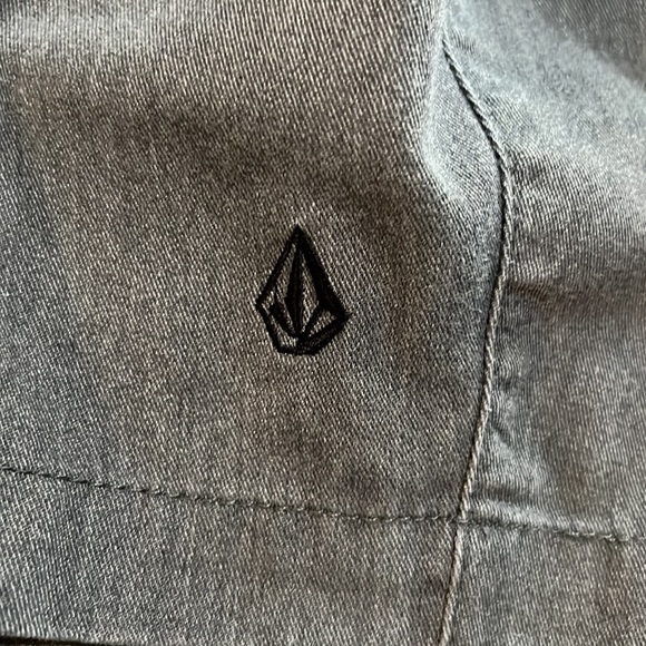 Volcom shorts - Picture 4 of 4